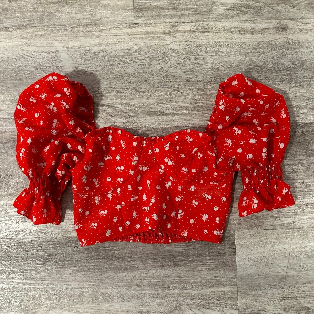 Red and White Floral Puff Sleeve Crop Top